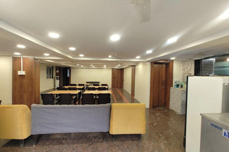 Hotel Sai Inn Executive image