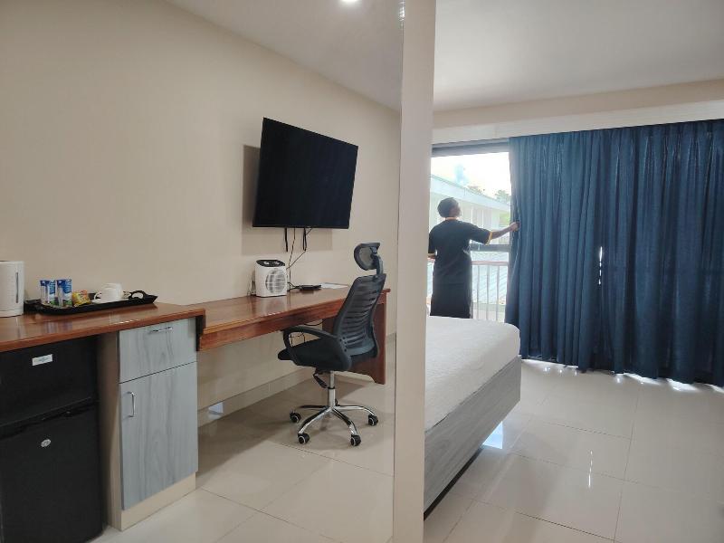 Mcroyal Hotel image