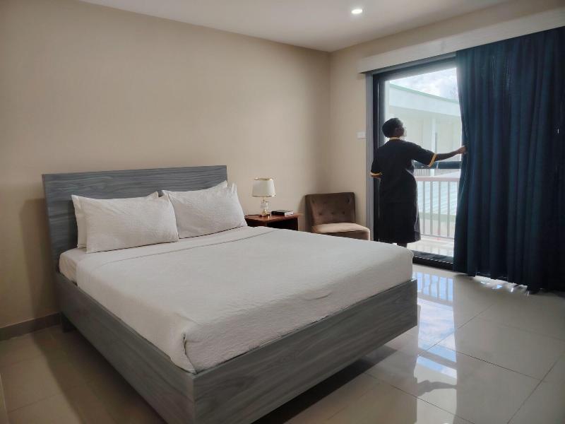Mcroyal Hotel image