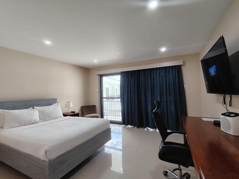 Mcroyal Hotel image