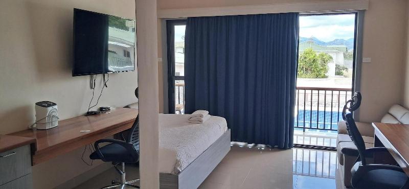 Mcroyal Hotel image