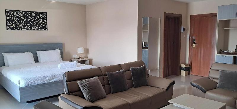 Mcroyal Hotel image