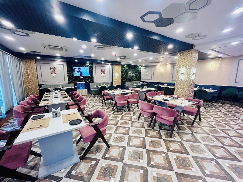 Hotel Dwarka Palace