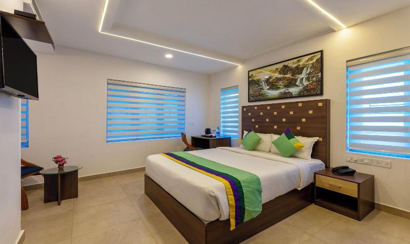 Treebo Vsaffron Regency Punnamada Lake image