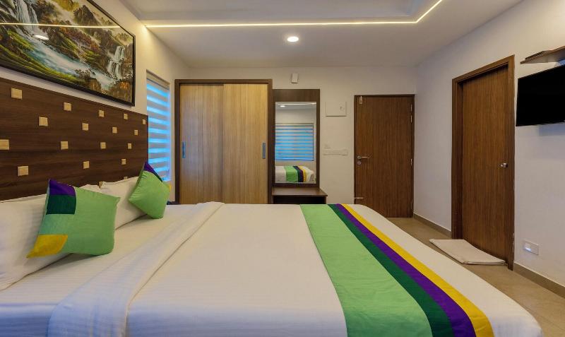 Treebo Vsaffron Regency Punnamada Lake image