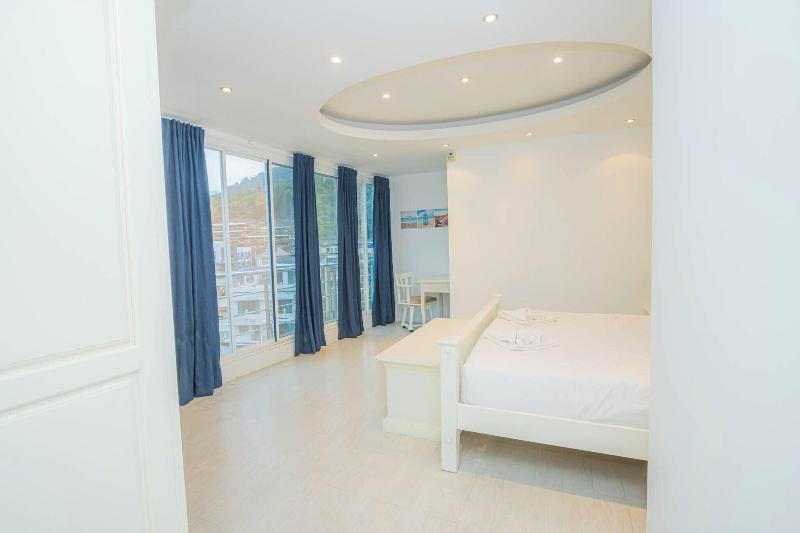 Roomquest Utopia Kata And Residence image