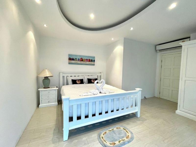Roomquest Utopia Kata And Residence image