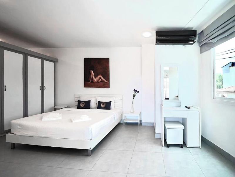 Roomquest Utopia Kata And Residence image