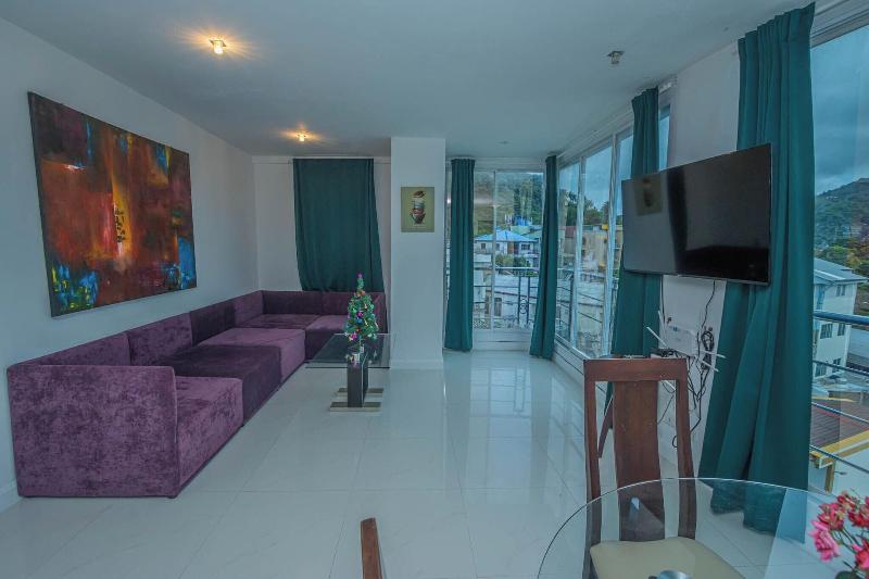 Roomquest Utopia Kata And Residence image