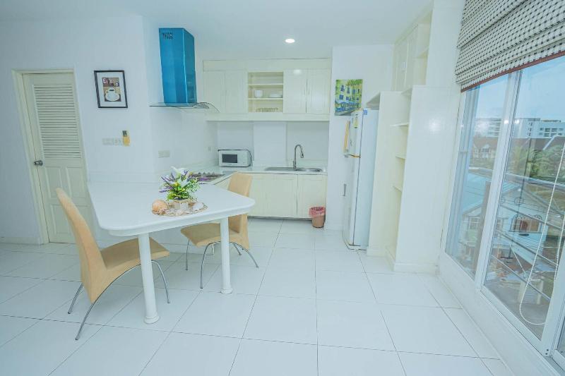 Roomquest Utopia Kata And Residence image