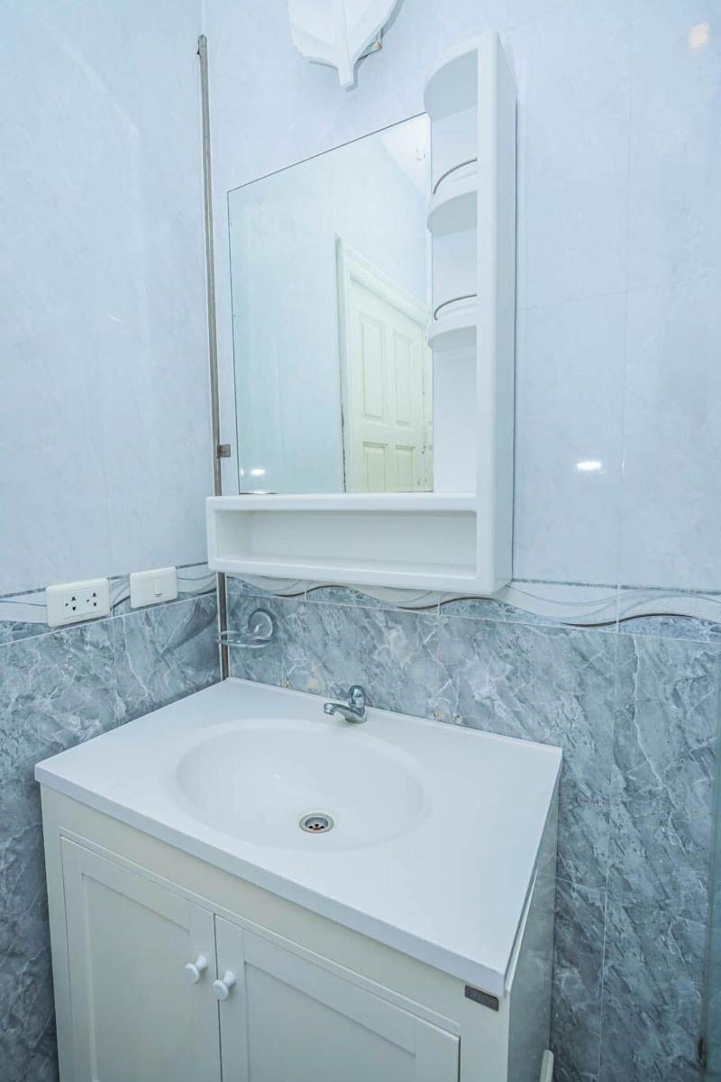 Roomquest Utopia Kata And Residence image