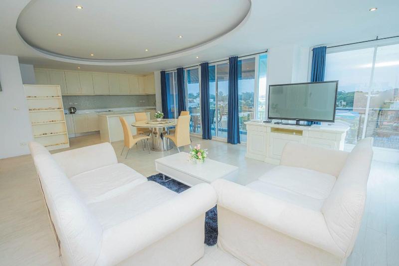 Roomquest Utopia Kata And Residence image