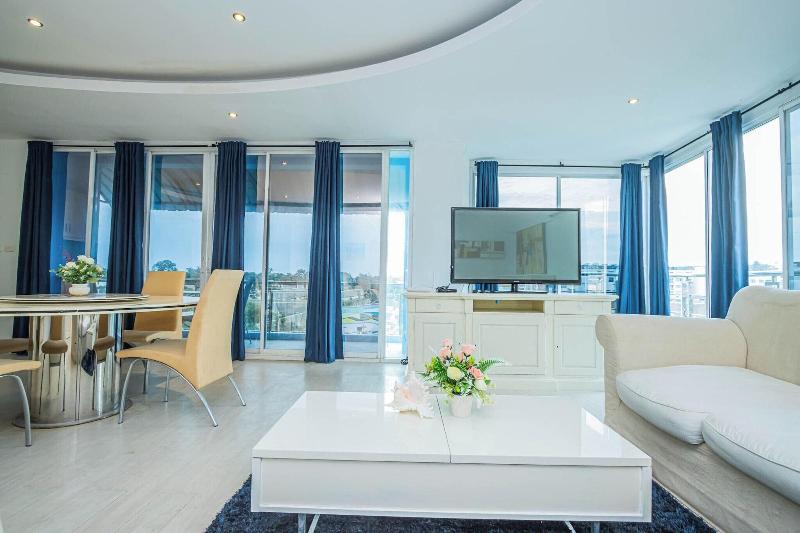 Roomquest Utopia Kata And Residence image