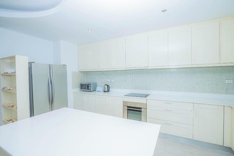 Roomquest Utopia Kata And Residence image