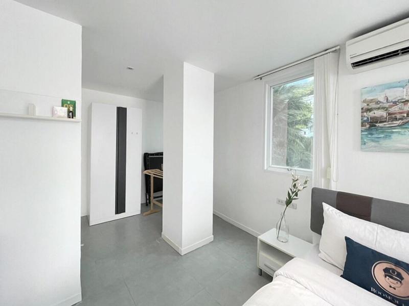 Roomquest Utopia Kata And Residence image