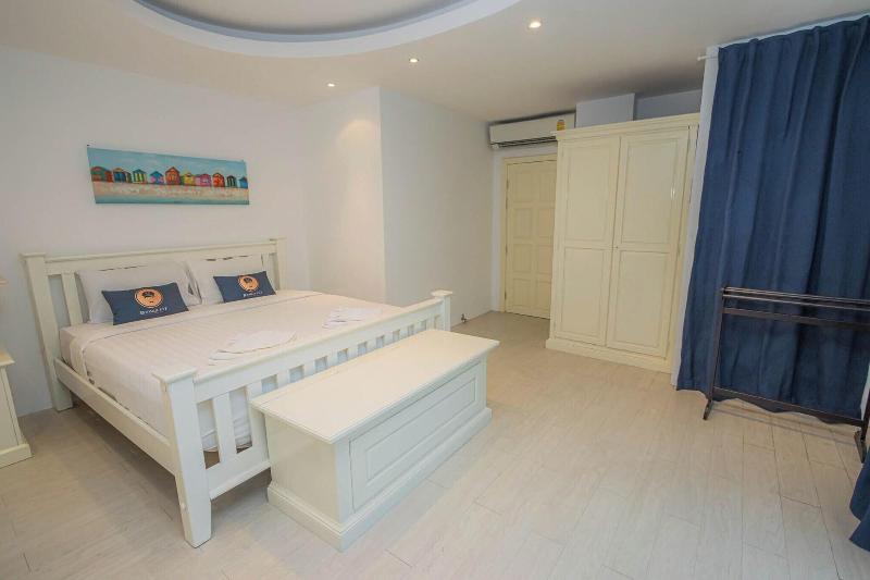 Roomquest Utopia Kata And Residence image