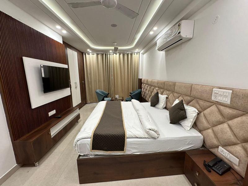 The Royal Oakes image