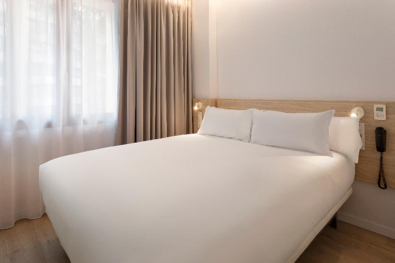 B&B HOTEL Alicante Centro image
