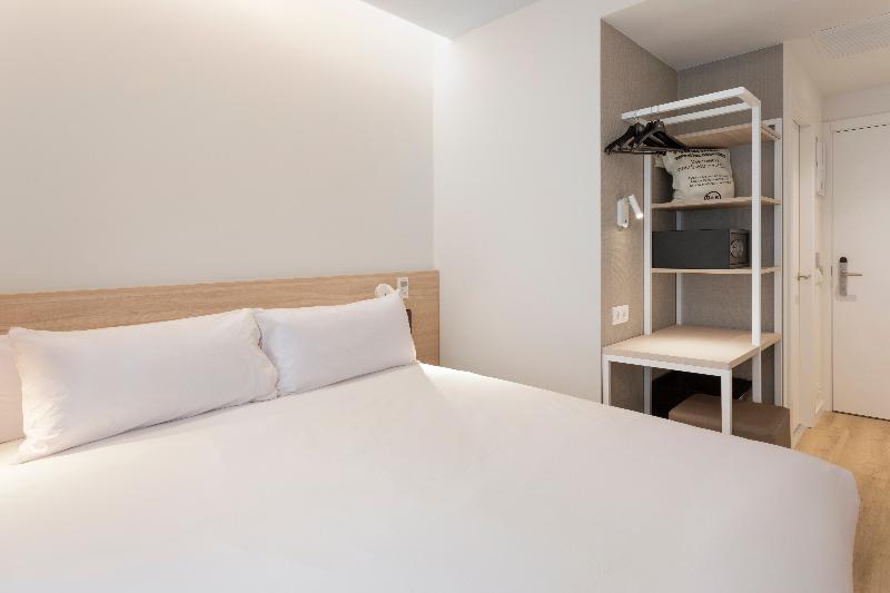 B&B HOTEL Alicante Centro image