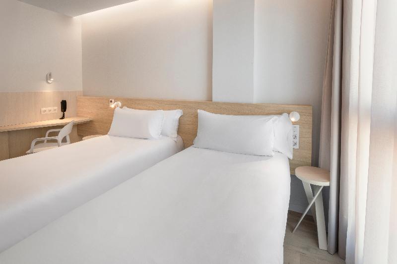B&B HOTEL Alicante Centro image