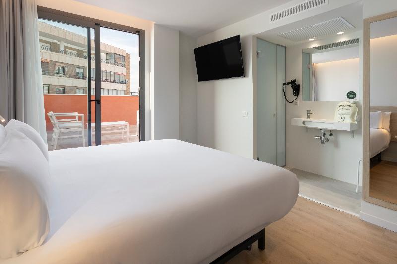 B&B HOTEL Alicante Centro image