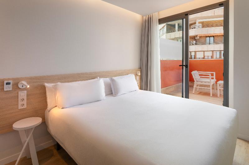 B&B HOTEL Alicante Centro image