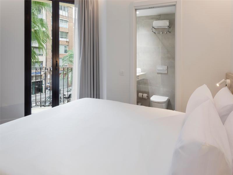 B&B HOTEL Alicante Centro image