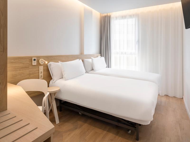 B&B HOTEL Alicante Centro image