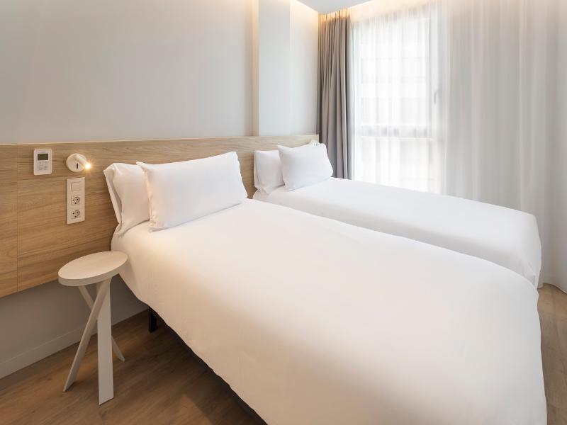B&B HOTEL Alicante Centro image