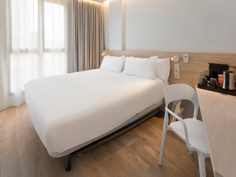 B&B HOTEL Alicante Centro image