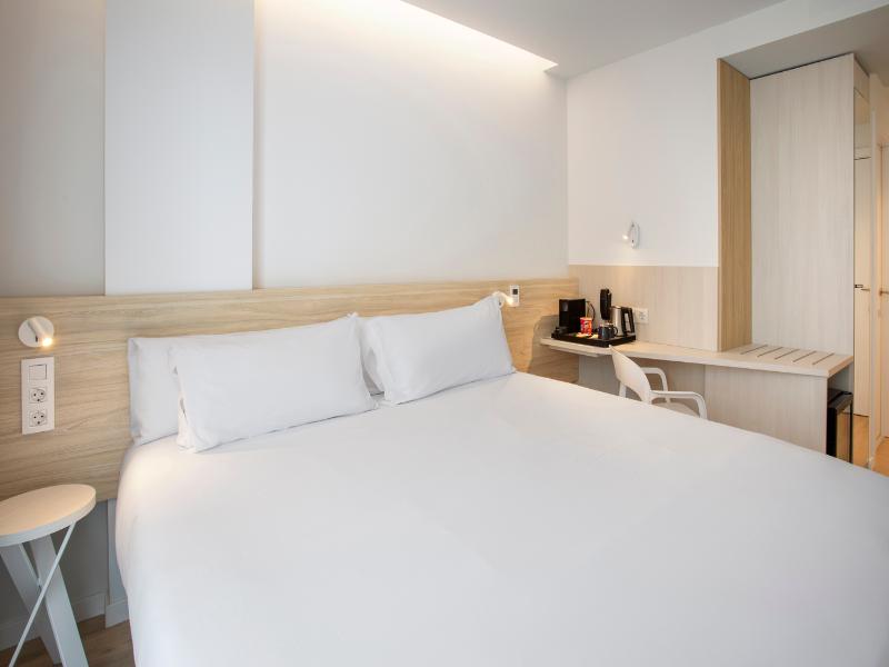 B&B HOTEL Alicante Centro image