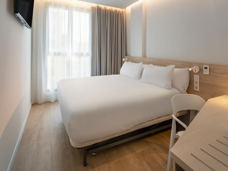 B&B HOTEL Alicante Centro image