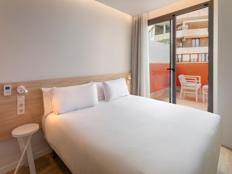 B&B HOTEL Alicante Centro image