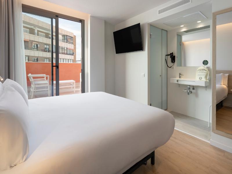 B&B HOTEL Alicante Centro image