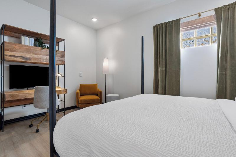 Hotel Vela image
