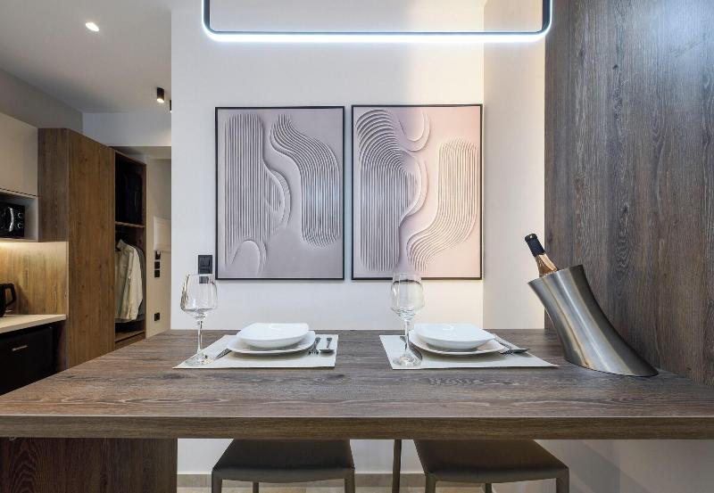 Loena Luxury Suites 3