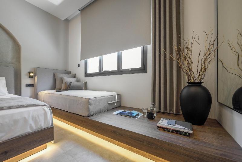 Loena Luxury Suites 4
