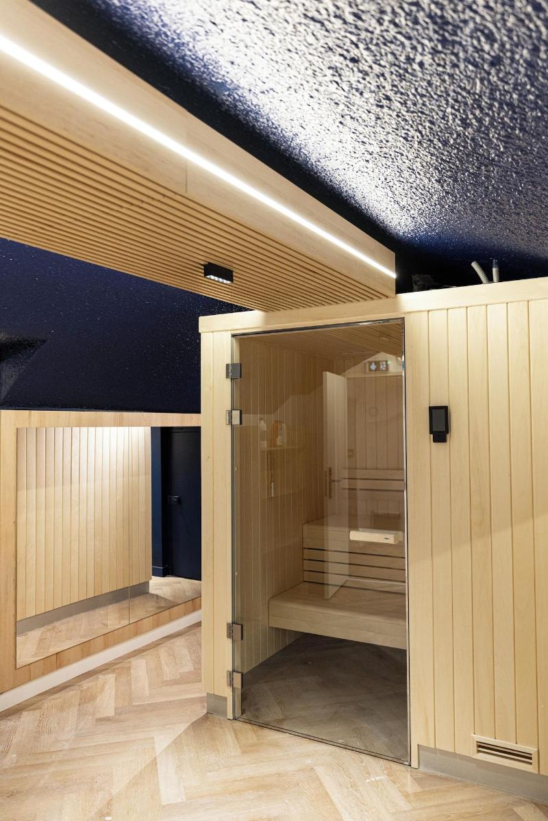 Hotel Victoire image