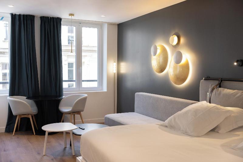 Hotel Victoire image