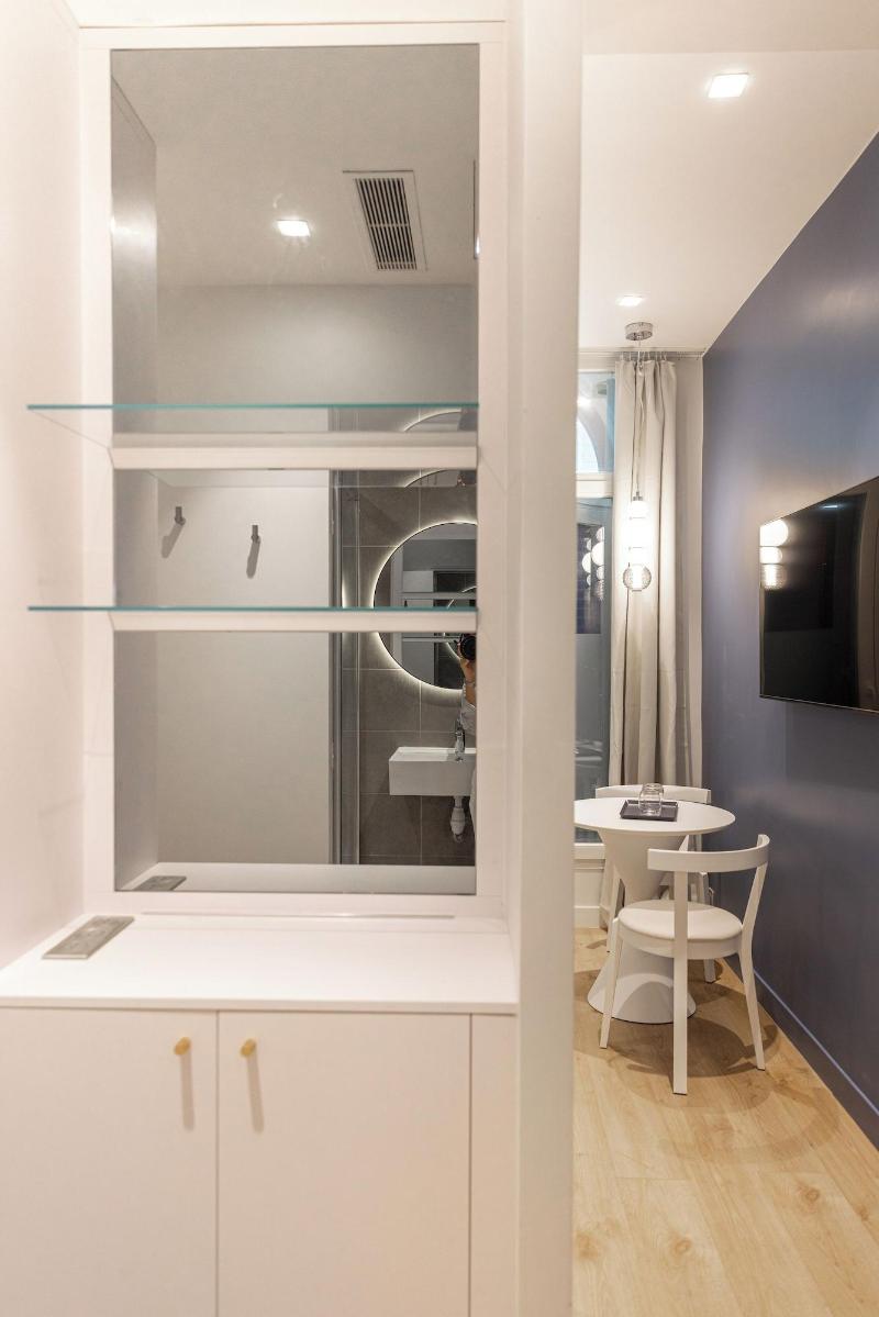 Hotel Victoire image