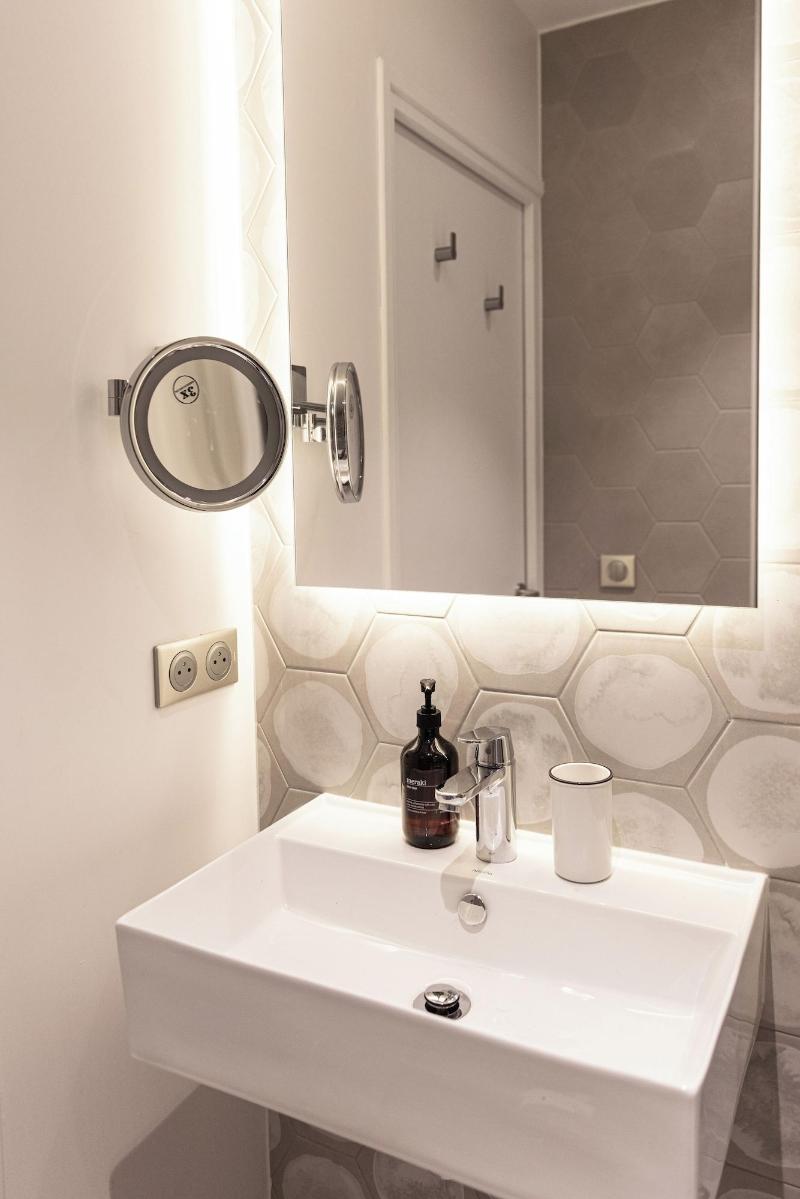 Hotel Victoire image