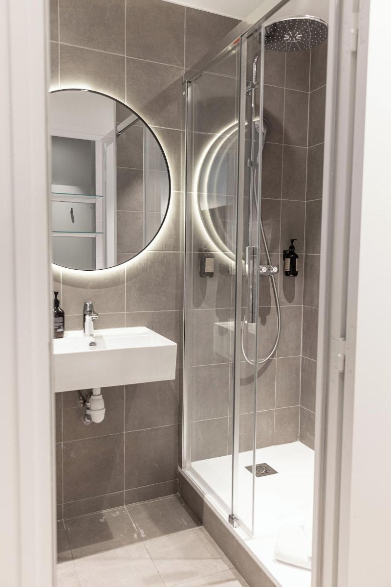 Hotel Victoire image