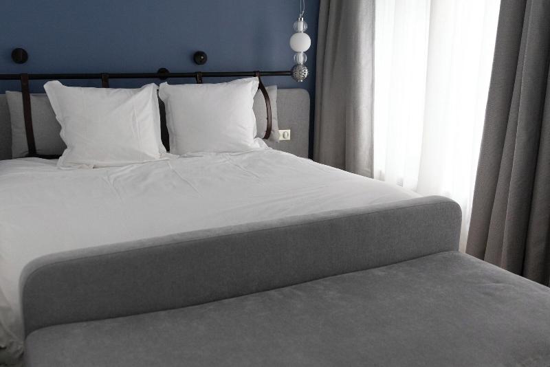 Hotel Victoire image