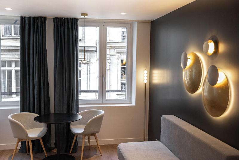 Hotel Victoire image