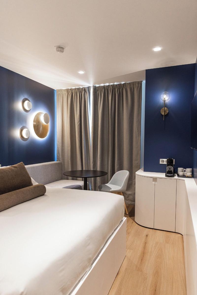 Hotel Victoire image