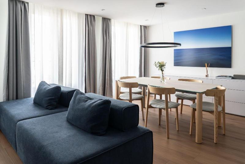 Hotel Victoire image