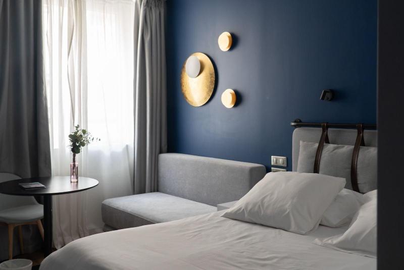 Hotel Victoire image