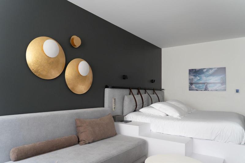 Hotel Victoire image