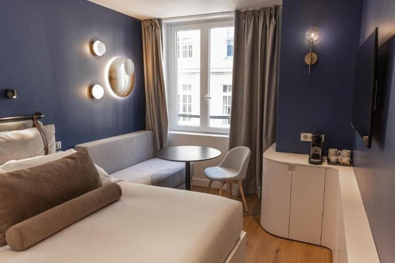 Hotel Victoire image