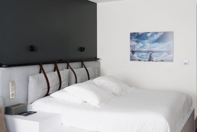 Hotel Victoire image